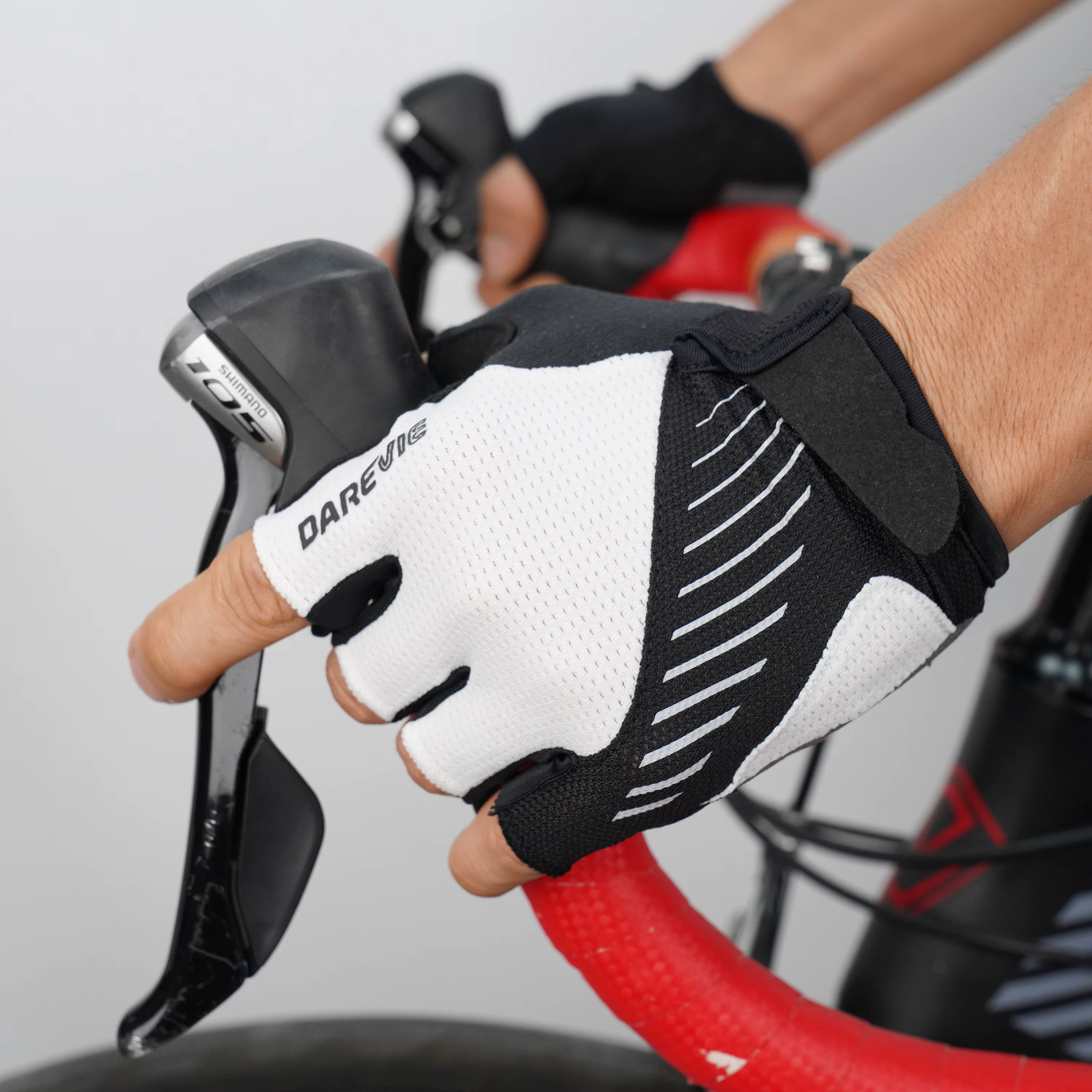 DAREVIE Gants de cyclisme rembourrés en gel pour hommes, tissu taïwanais, antichoc, sans doigts, con