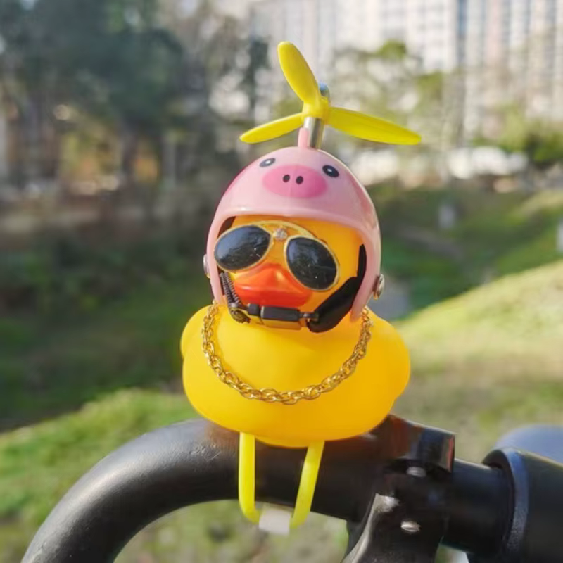 Ornement de vélo cornes de vélo presser canard en caoutchouc avec sangles hélice de casque à motif a