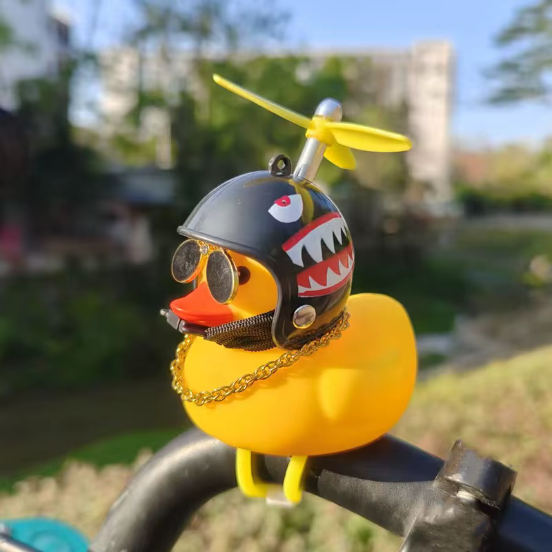 Ornement de vélo cornes de vélo presser canard en caoutchouc avec sangles hélice de casque à motif a