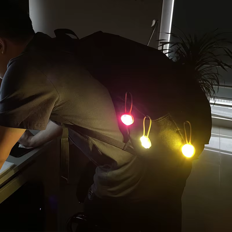 Mini lumière de vélo pour sac à dos en Silicone populaire, pour la conduite de nuit, voyant d'averti
