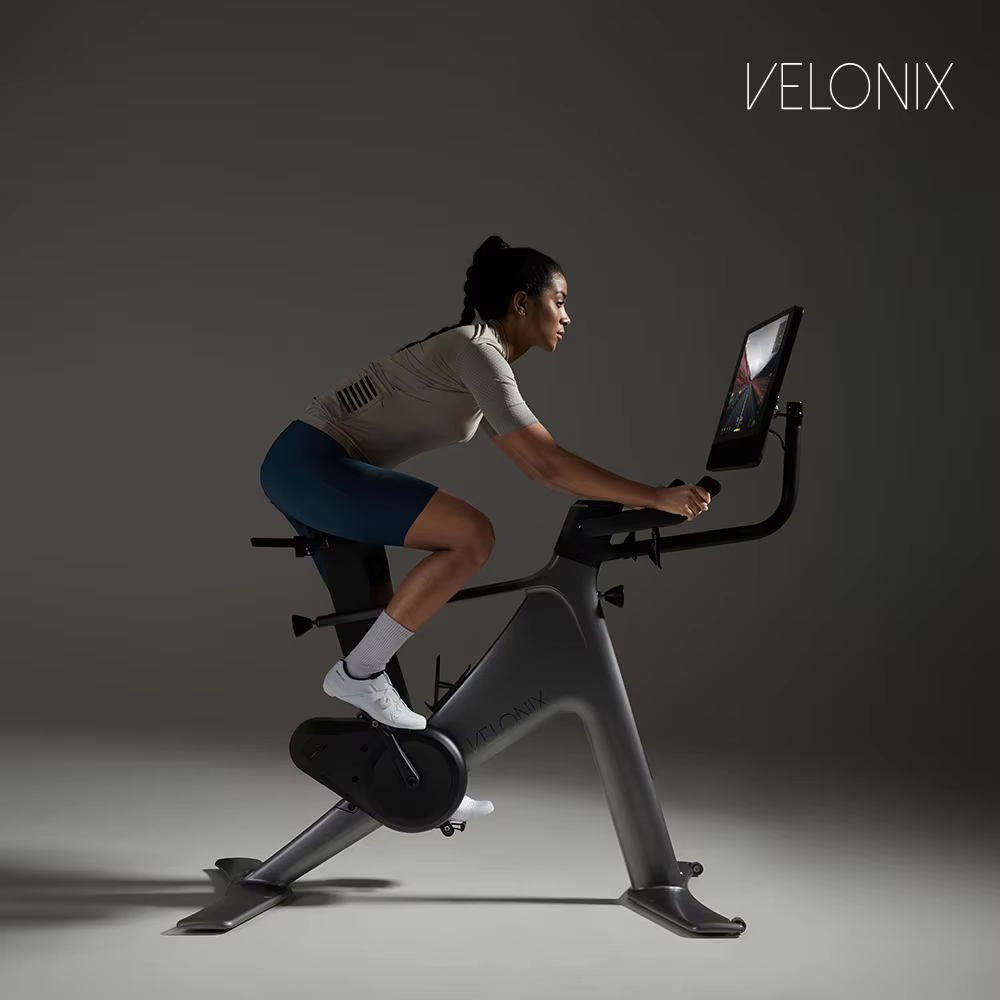 Vélo d'appartement en acier avec système de transmission par courroie
