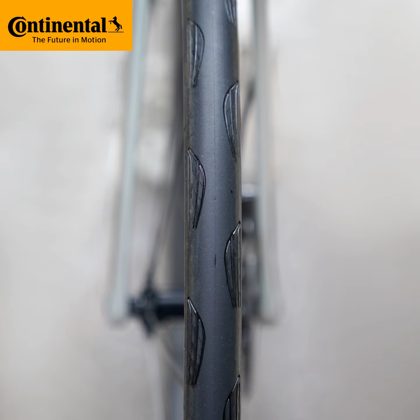 Pneus de vélo de route Continental Grand Prix 700c, type tube, clincher, 700 x 28C/30C, composé Blac