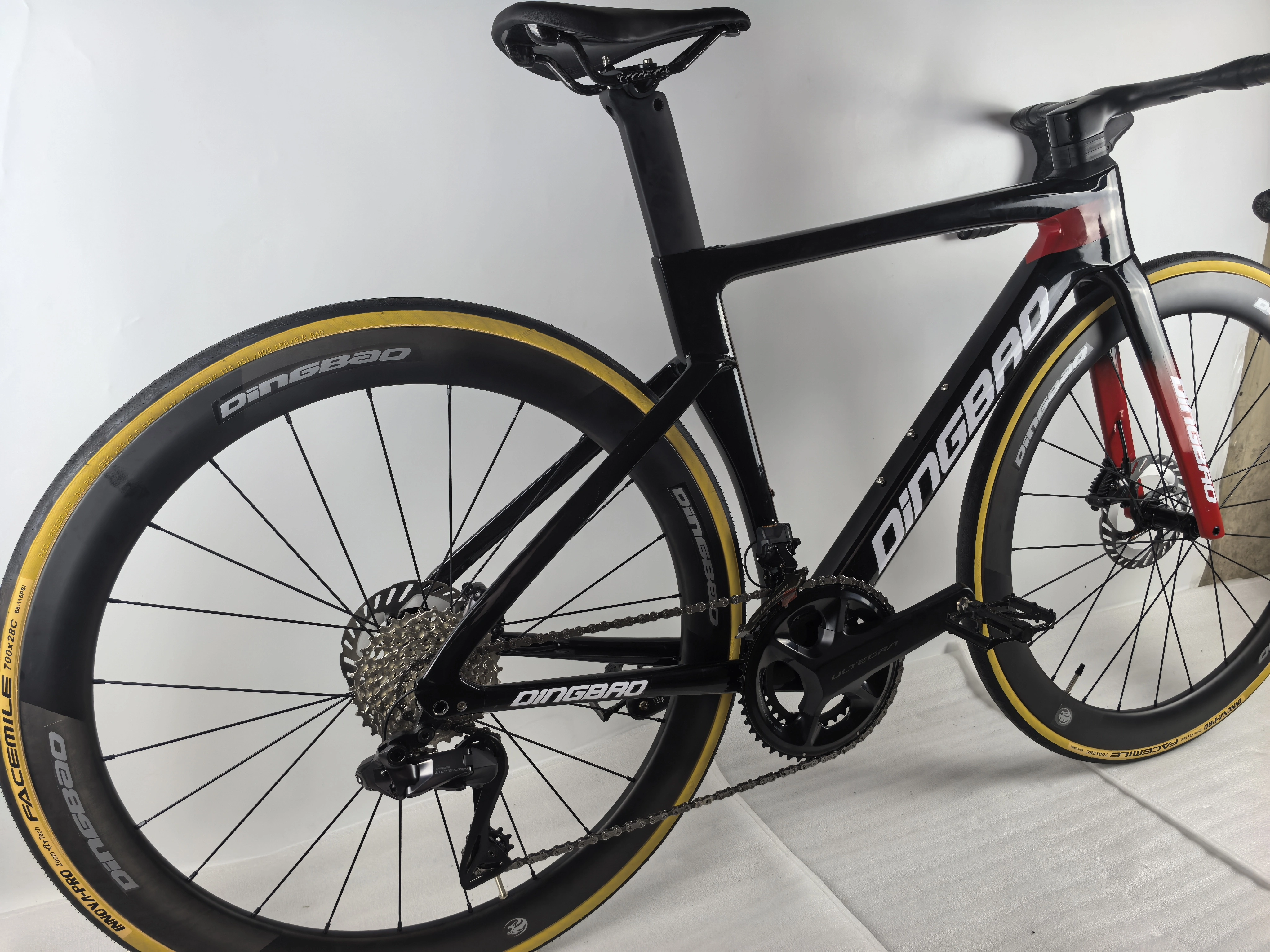 Cadre de vélo de route en carbone de haute qualité BSA 68mm support inférieur fileté tout câblage interne