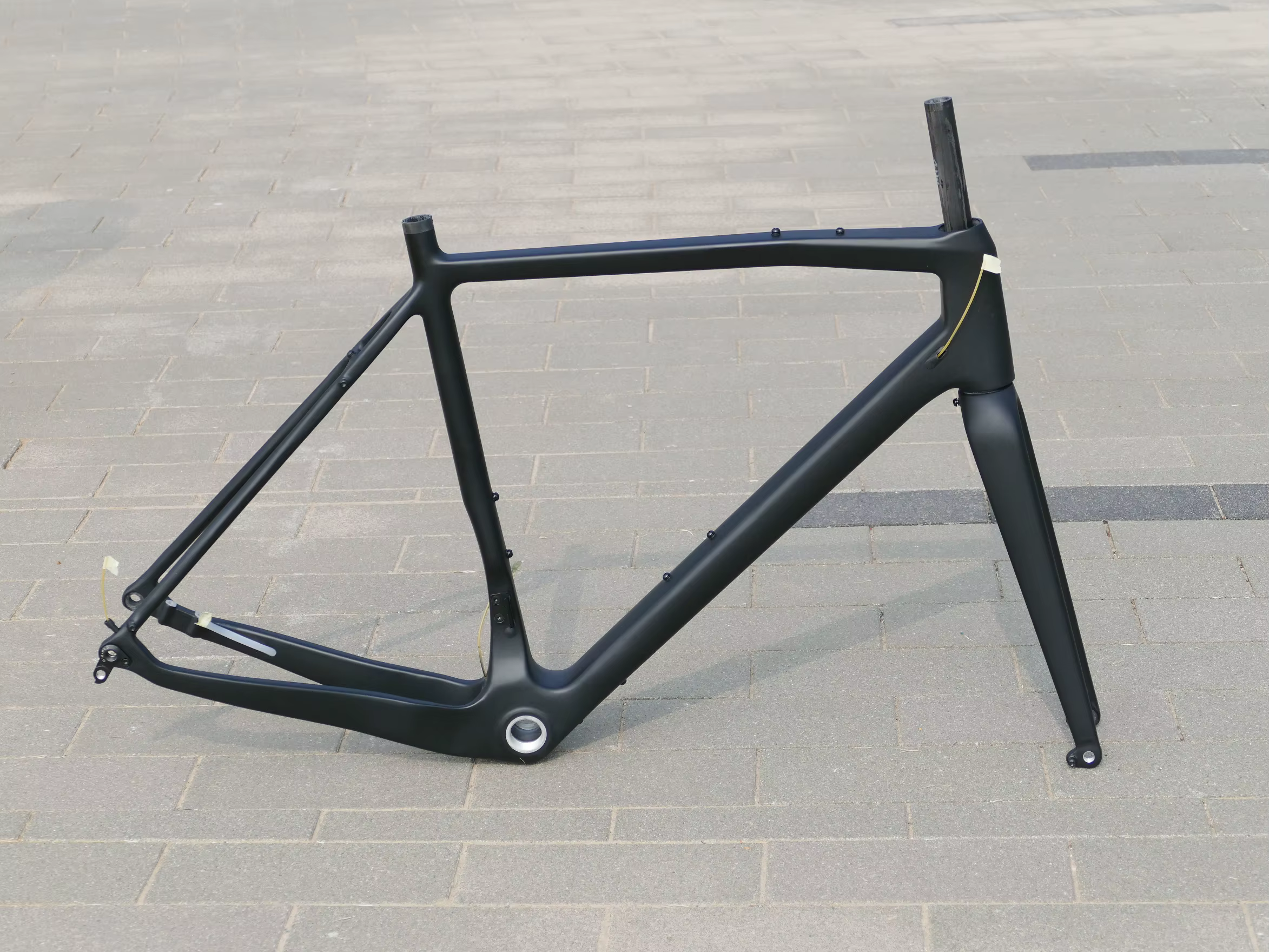 ** Nouveau cadre de gravier et fourche à montage plat pour vélo
