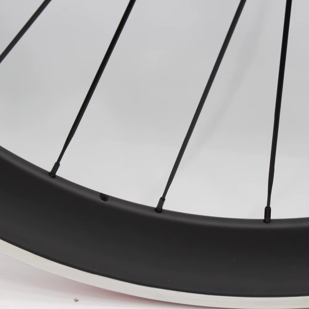 Paire de roues de vélo de route en carbone UD mat