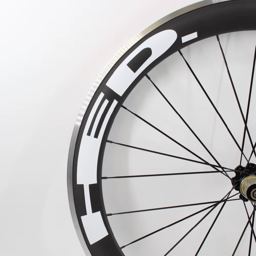 Paire de roues de vélo de route en carbone UD mat