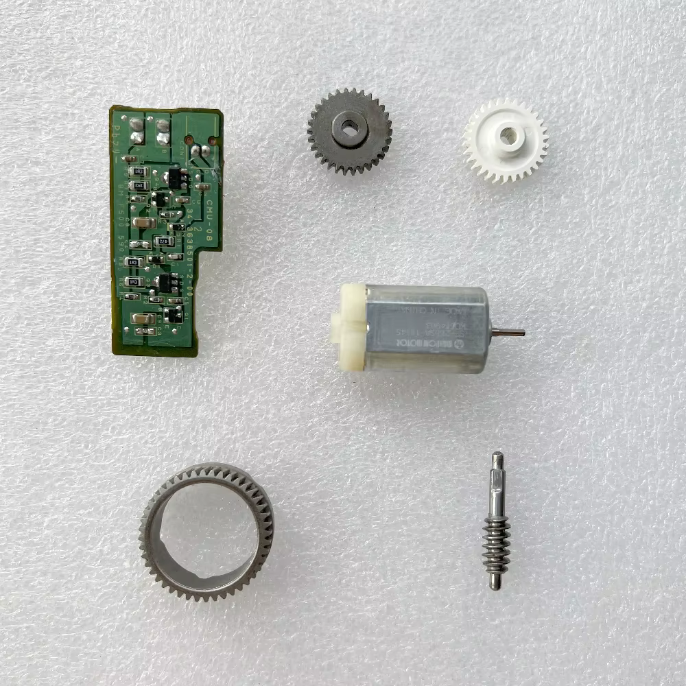 Le moteur se pliant de miroir latéral de porte de 30 dents possède la carte de circuit imprimé d'engrenage en métal de moteur de miroir pour Mazda 3 Bl 2.0 M3 CX-5 CX-7 CX-4 la voiture
