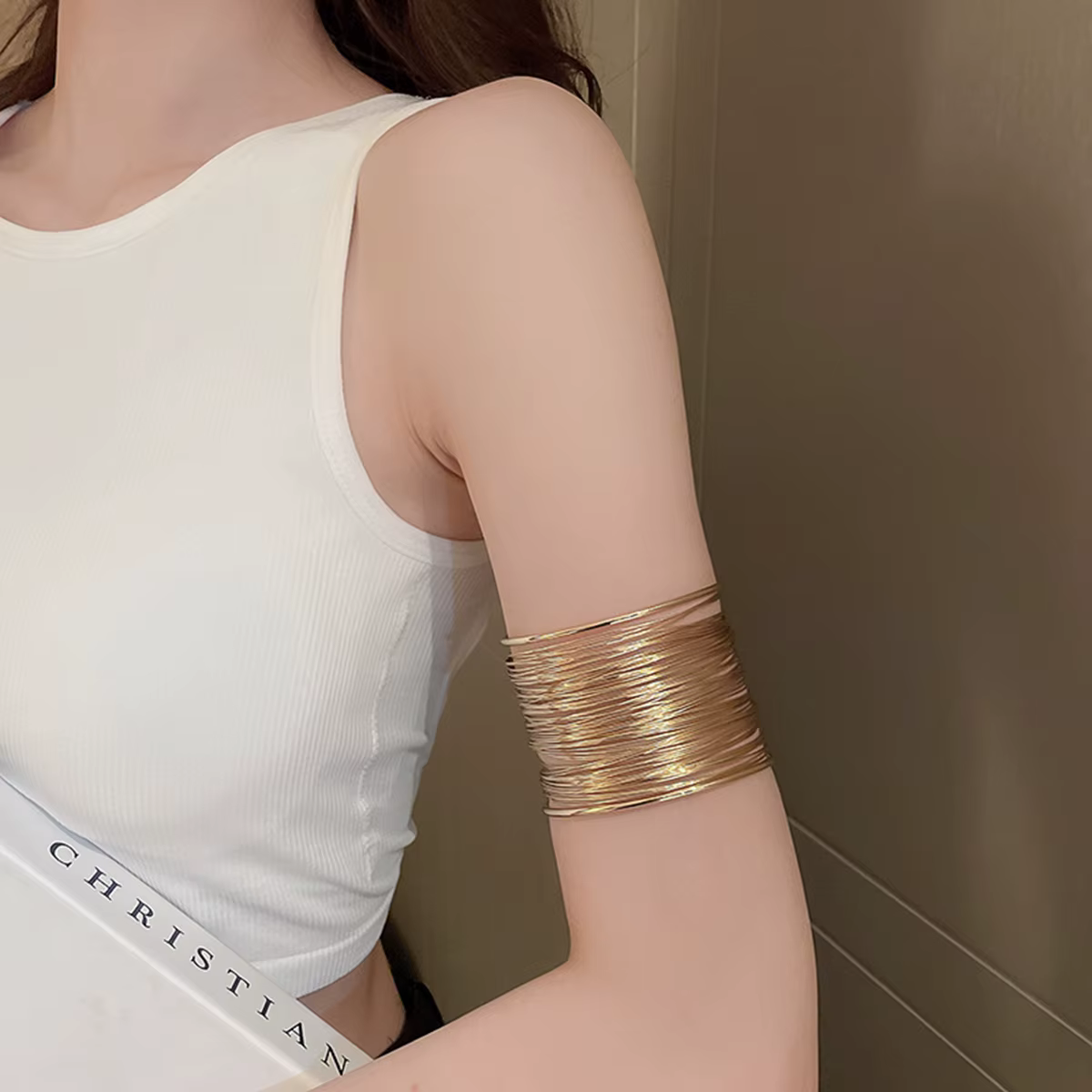 Cadeau de la Saint-Valentin : un bracelet d'ouverture en forme de C en fil d'acier évidé multicouche, un bracelet punk de style de rue populaire Fr