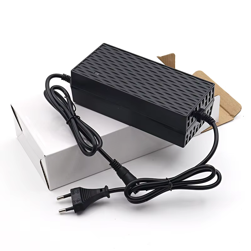 Chargeur universel de batterie au Lithium pour vélo électrique
