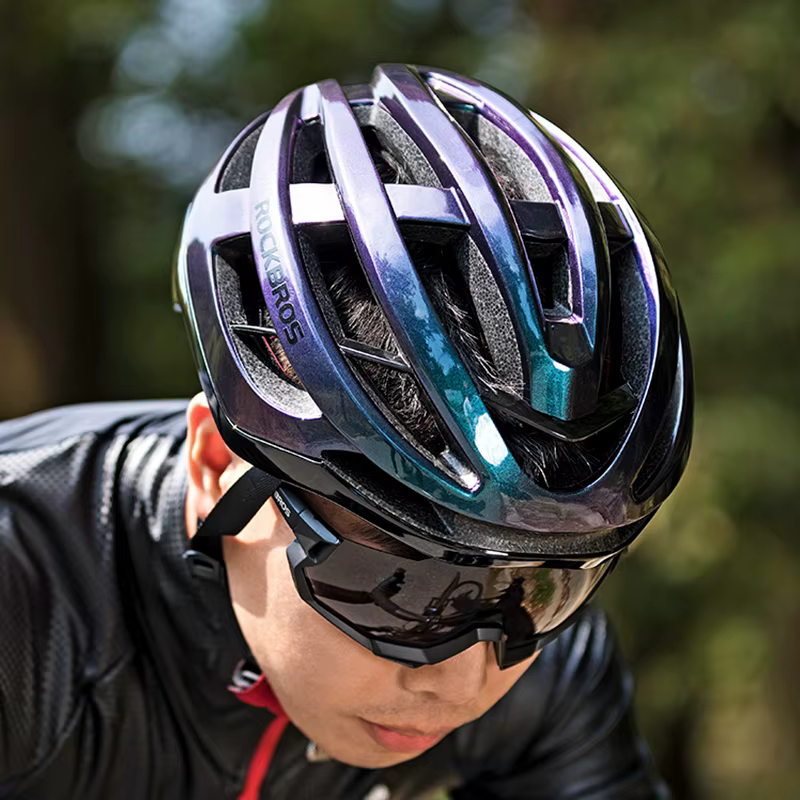 Casque de vélo aérodynamique une pièce