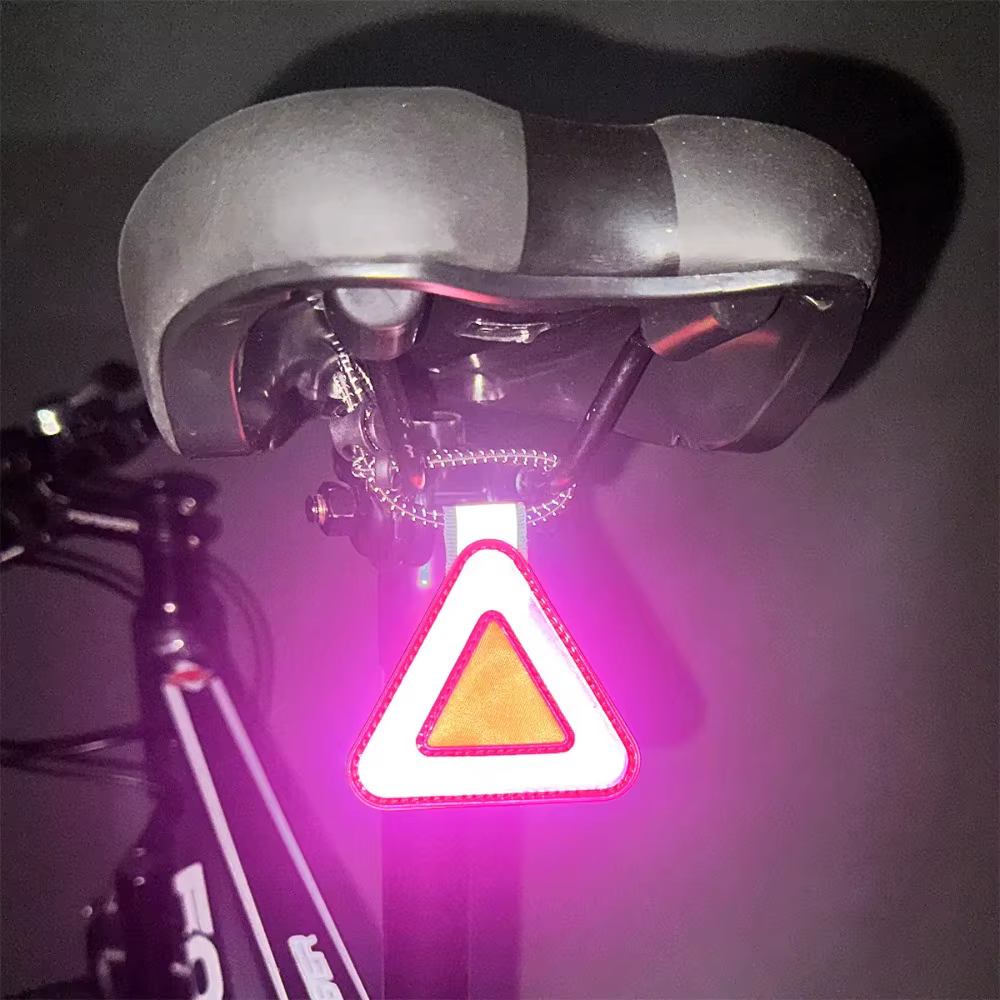 Plaque réfléchissante suspendue pour selle de vélo