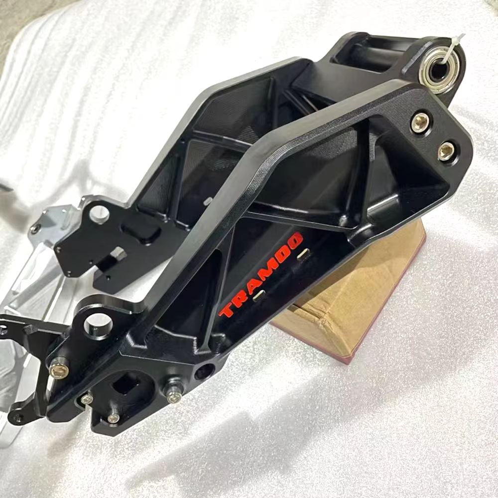 Cadre de moteur à fourche plate arrière solide pour scooter électrique