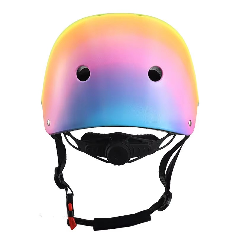 Beaux enfants arc-en-ciel cyclisme casque de vélo