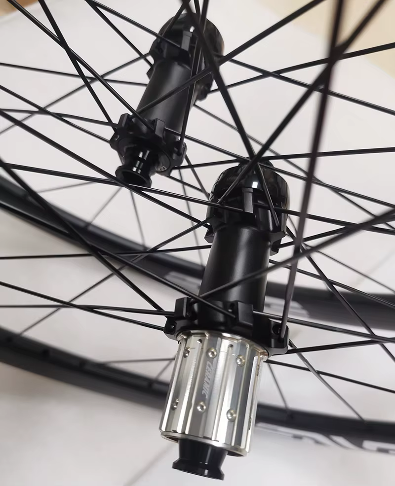 Roue à disque de gravier pour vélo de route en carbone