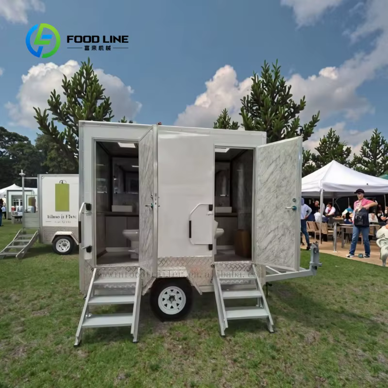 Cabine de douche et toilettes extérieures de luxe sur mesure avec porte coulissante, remorque intégrée portable pour camping et événements en plein air