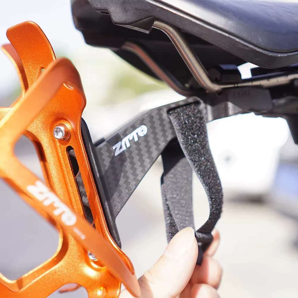 Extension universelle de porte-bidon de vélo en carbone