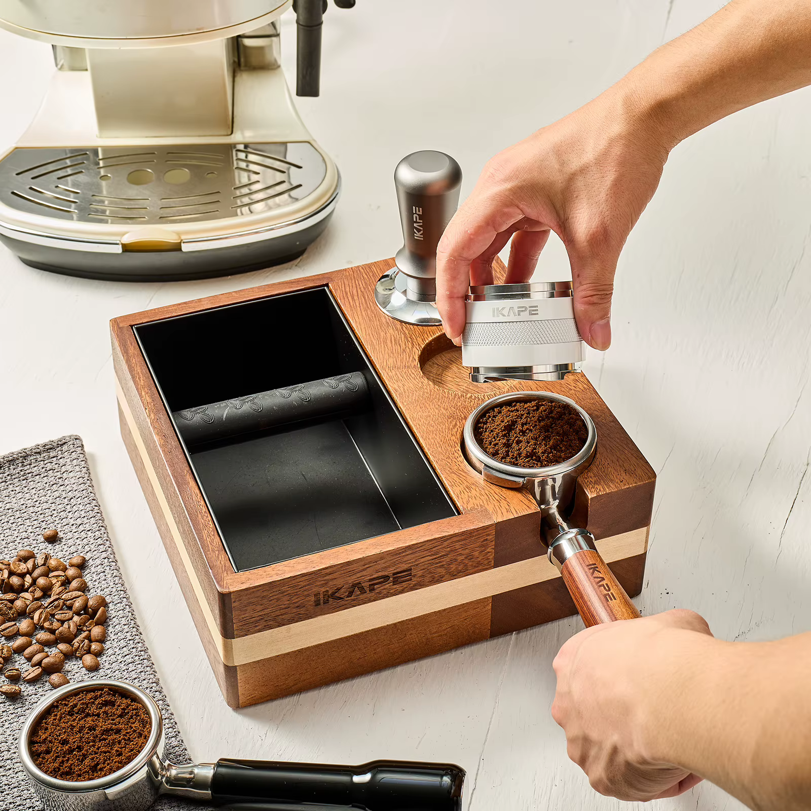 IKAPE Knock Box V1 pour Espresso, Boîte d'Organisation d'Accessoires pour Espresso, Base de Station en Noyer Naturel, Rangement pour Accessoires 51/54mm