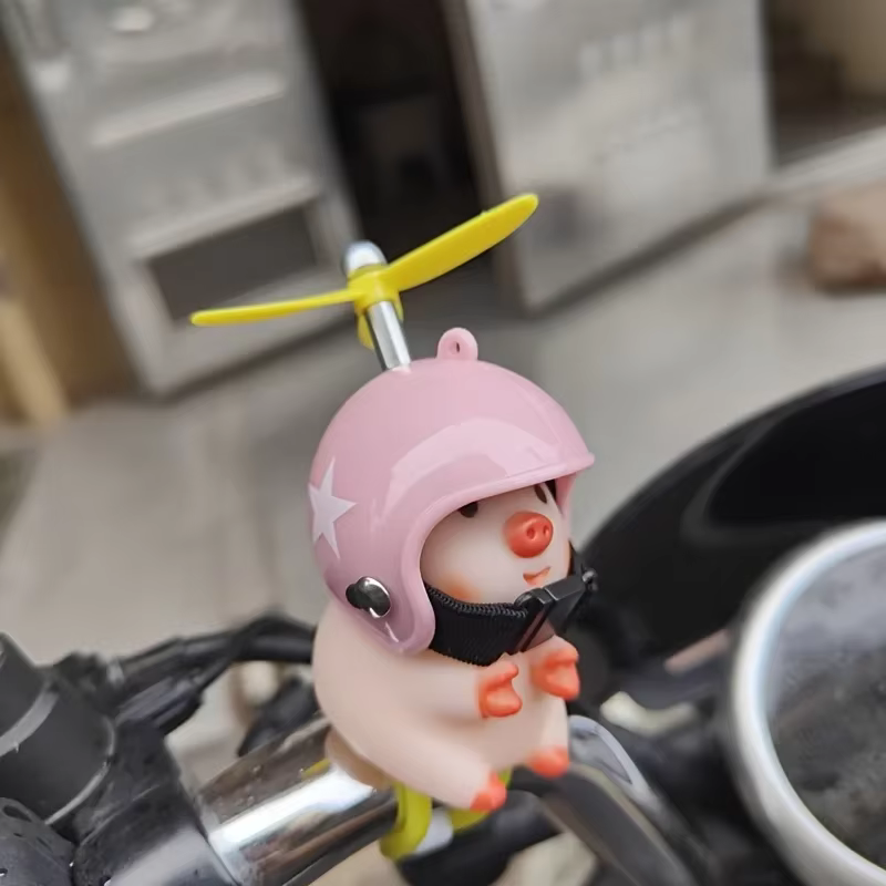 Décoration de scooter électrique en forme de petit cochon mignon
