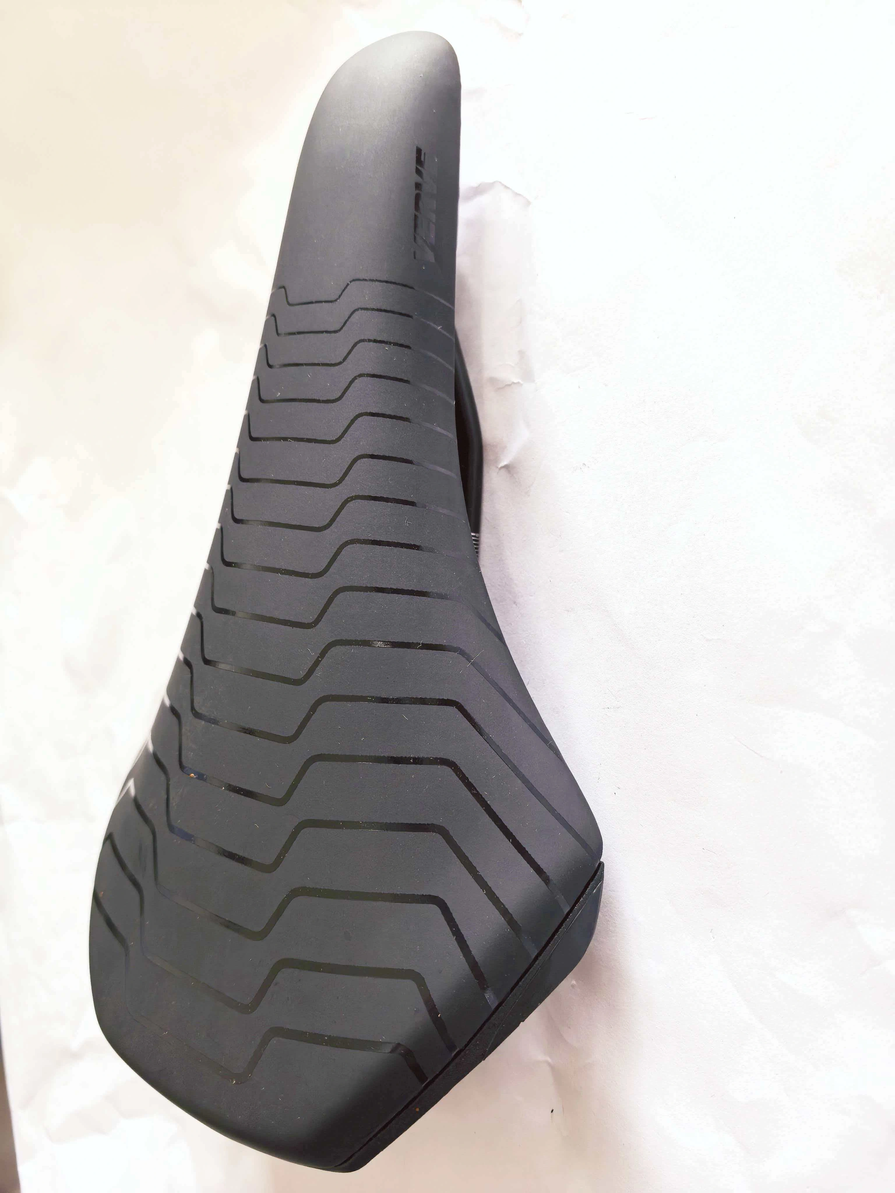Selle Royal Saddle 27 x 14,5 mm Filo long rail suspension vélo Seat VERVE