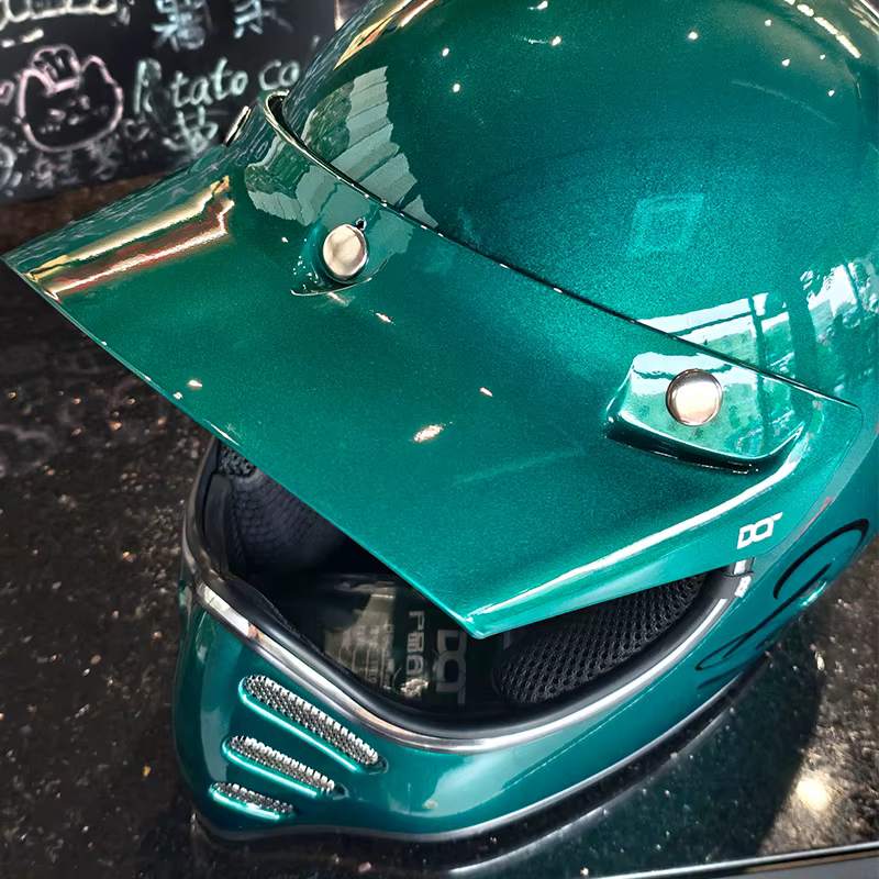 Casque de moto rétro complet