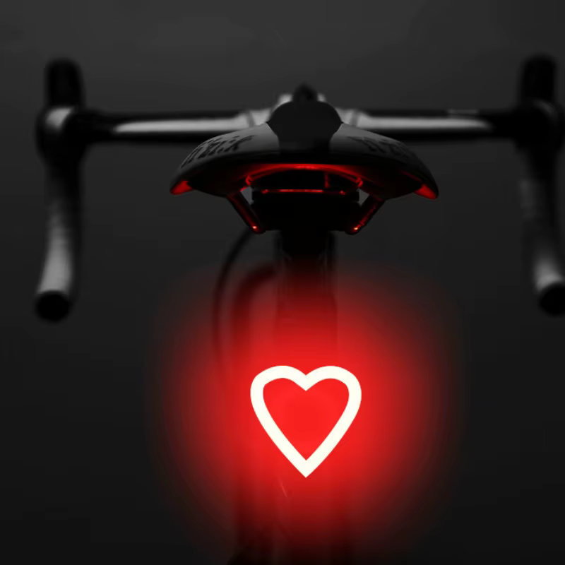 Feu arrière de vélo en forme de cœur