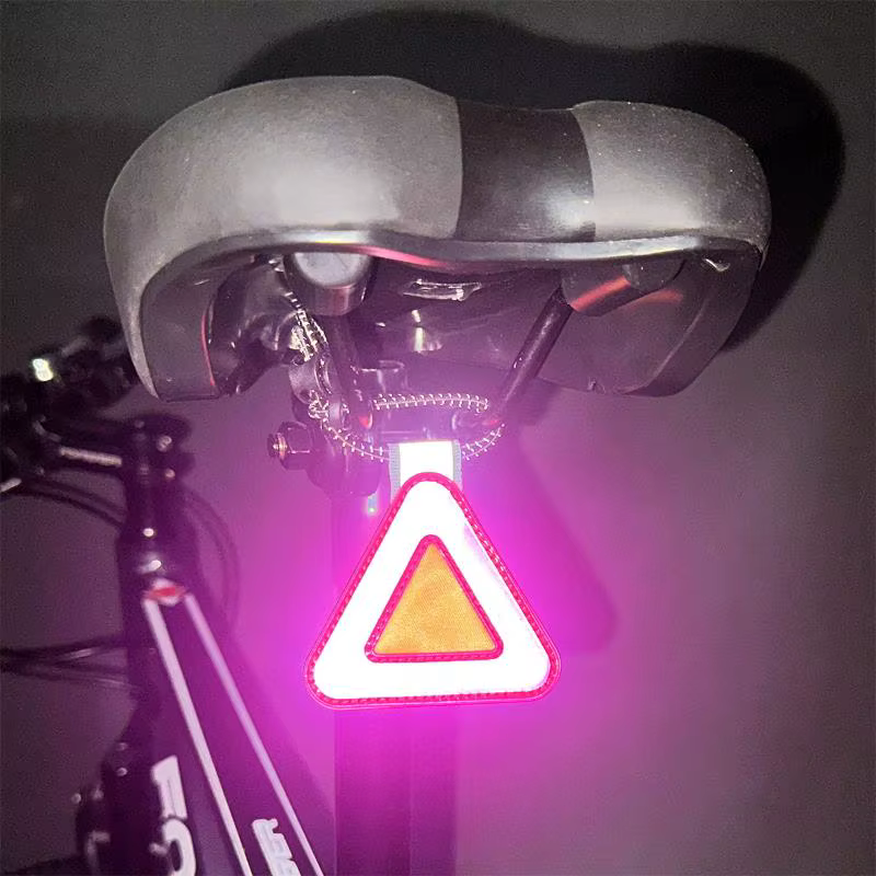 Panneaux réfléchissants triangulaires pour vélo, pendentif d'avertissement de sécurité, patch réfléchissant pour la conduite nocturne, étiquette réfléchissante portable multifonctionnelle