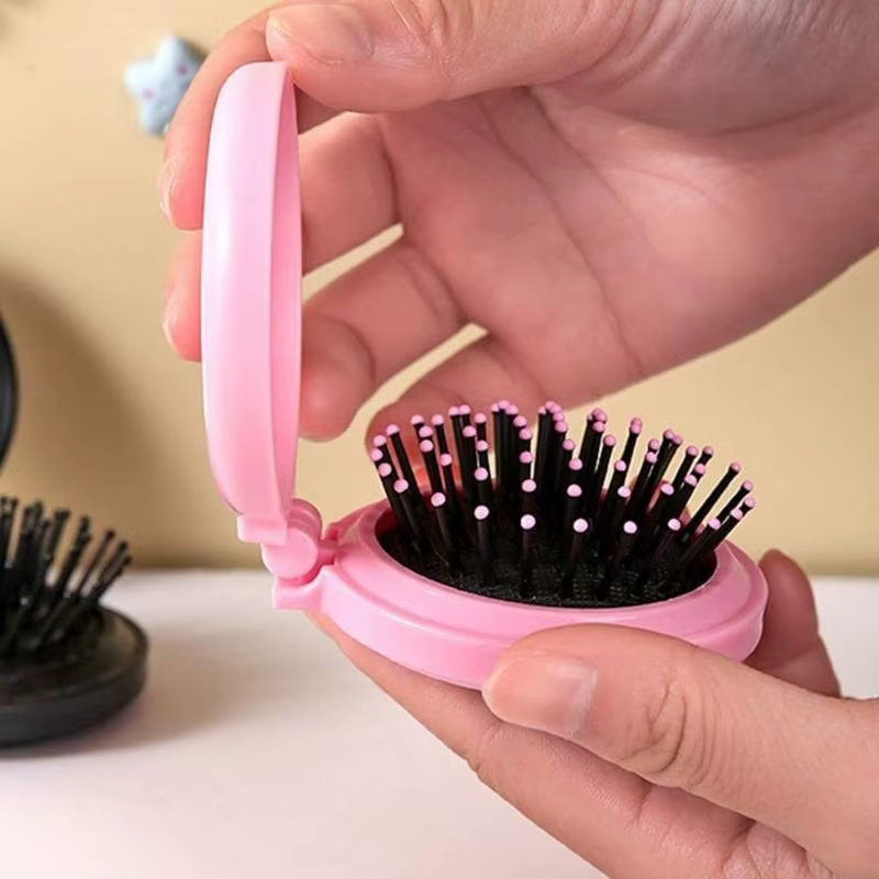 Mini brosse à cheveux ronde pliable pour femmes et filles, brosses de voyage pour cheveux, peigne de poche, brosse à cheveux avec miroir.