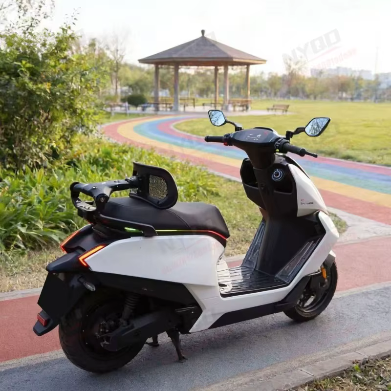 Selle arrière pliable pour trottinette électrique et moto