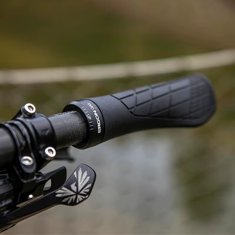Poignées ergonomiques pour vélo tout-terrain Ergon GA3 taille L