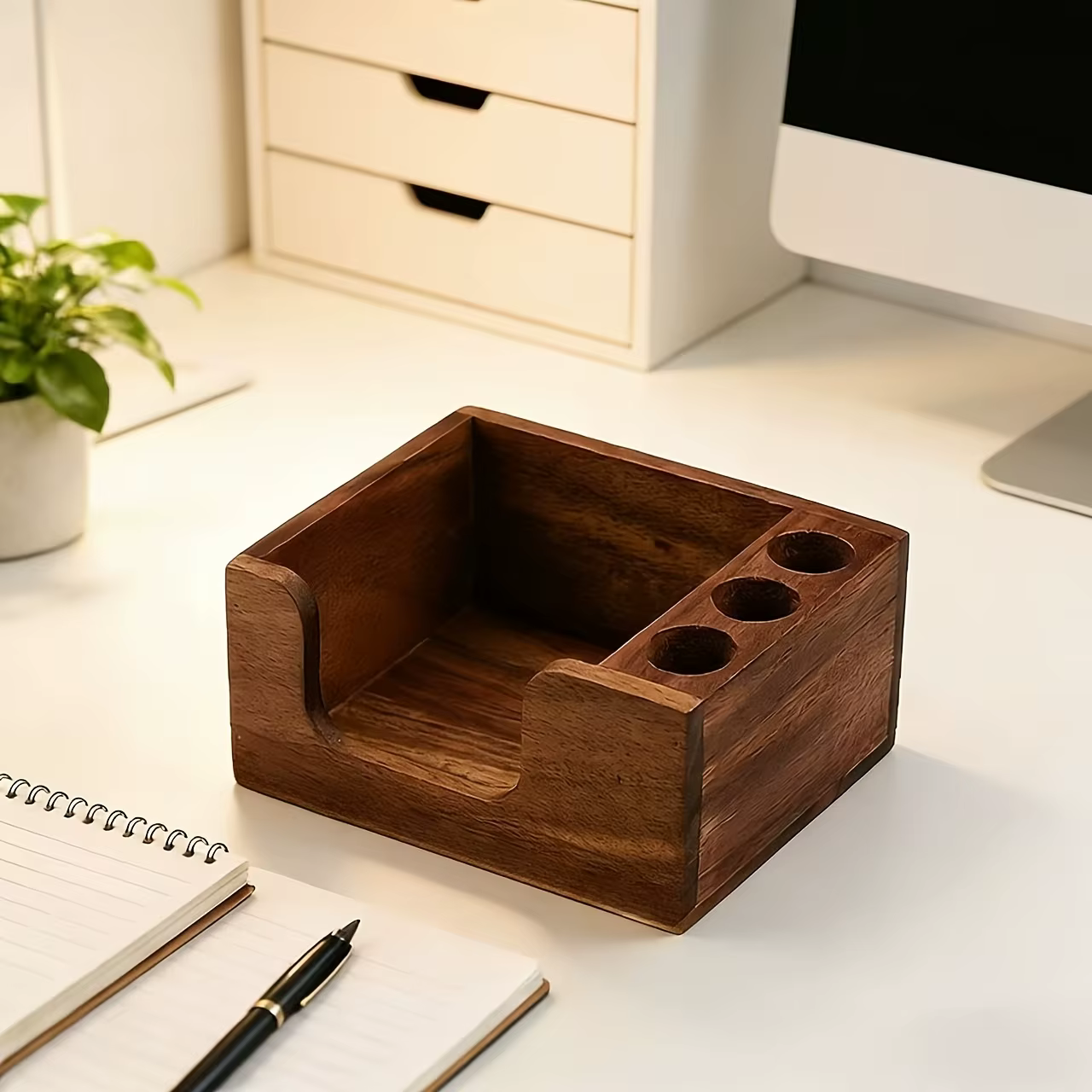 Organisateur de bureau en bois naturel avec porte-stylos, multi-compartiments pour fournitures de bureau. Décoration simple, cadeau idéal pour son espace de travail.