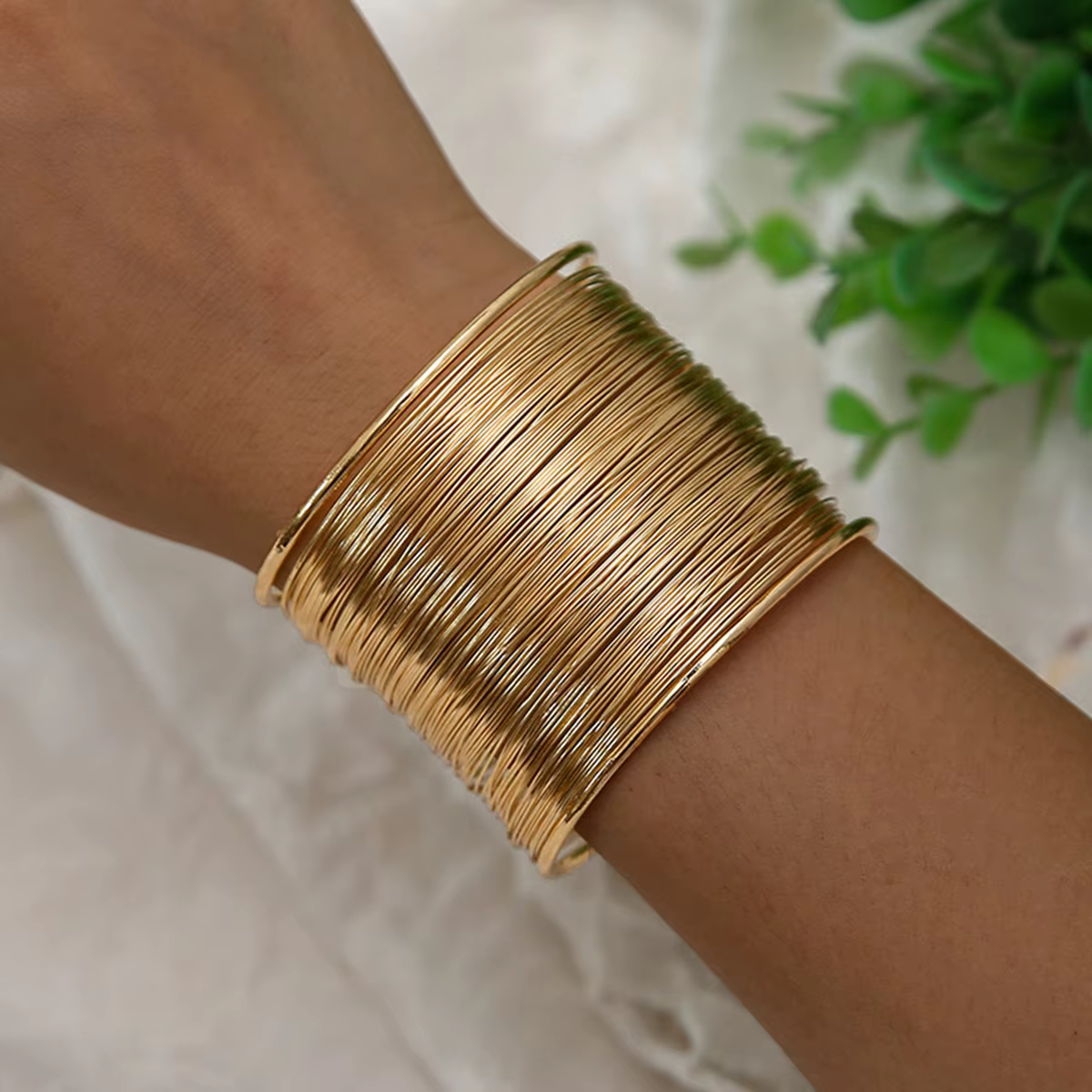 Cadeau de la Saint-Valentin : un bracelet d'ouverture en forme de C en fil d'acier évidé multicouche, un bracelet punk de style de rue populaire Fr