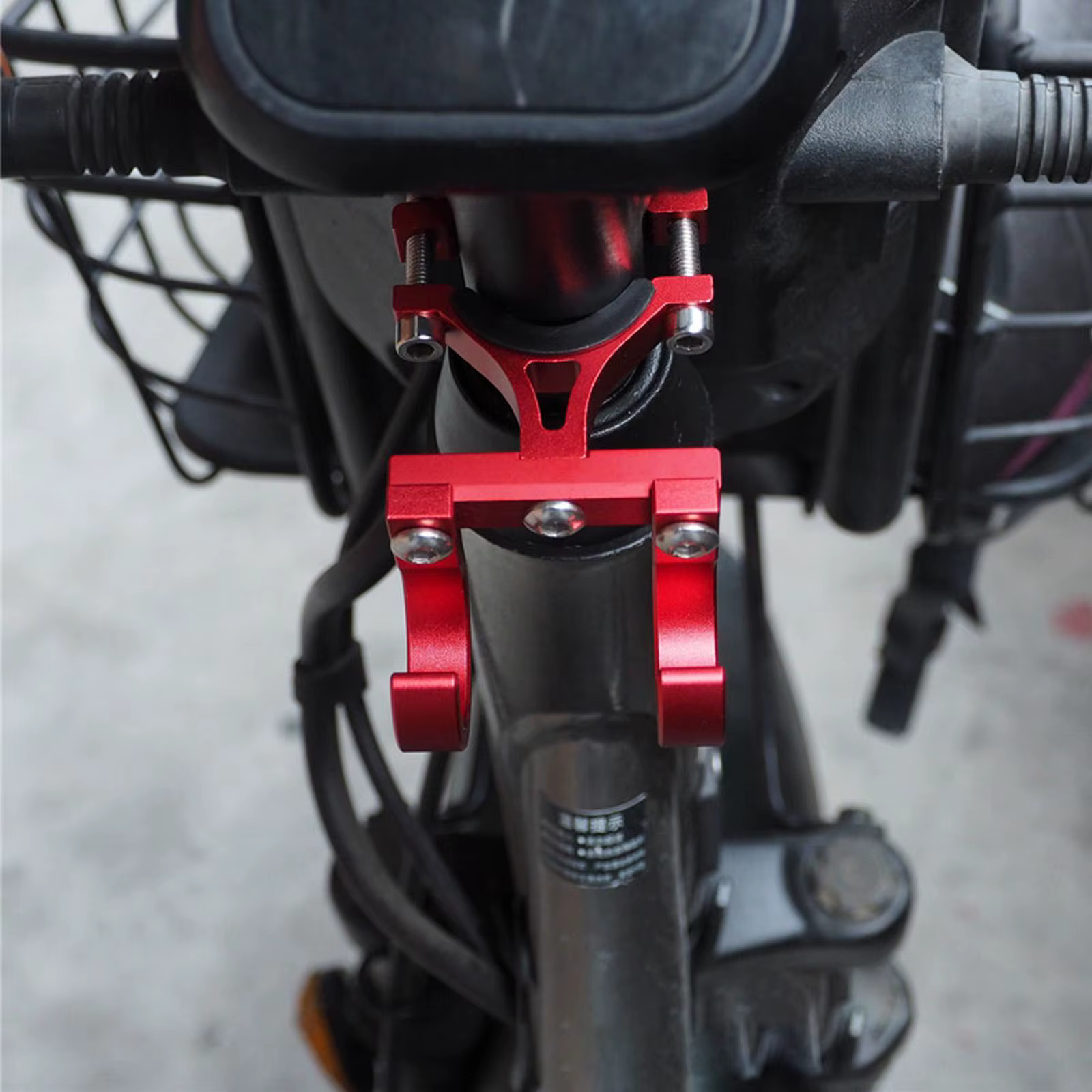 Crochets de suspension pour trottinette électrique