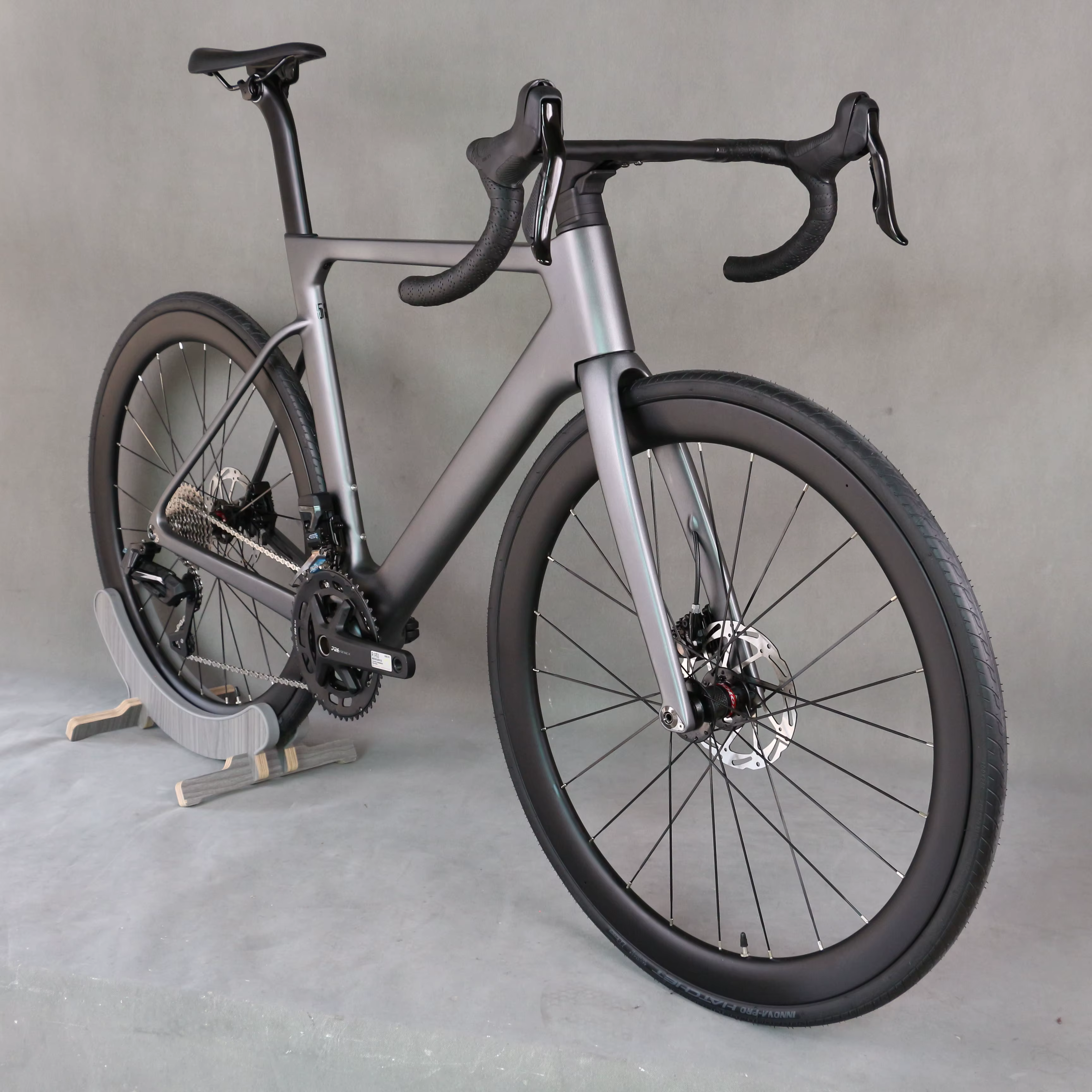 Vélo de route léger de plein carbone de bicyclette TT-X42 de style le plus récent avec des roues électriques sans fil d'ensemble de groupe de WheelTop